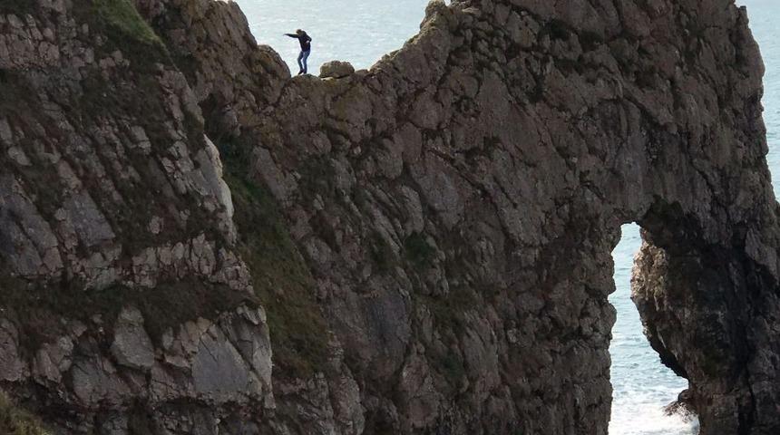 Bir genç, selfie çekmek için hayatını hiçe saydı!