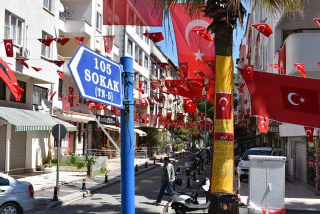 Marmaris'teki 105 sokak, imece usulüyle 23 Nisan'a hazırlandı