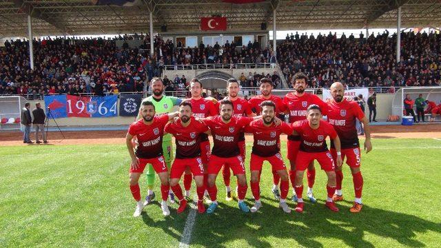 Silifke Belediyespor şampiyonluk maçına hazırlanıyor.