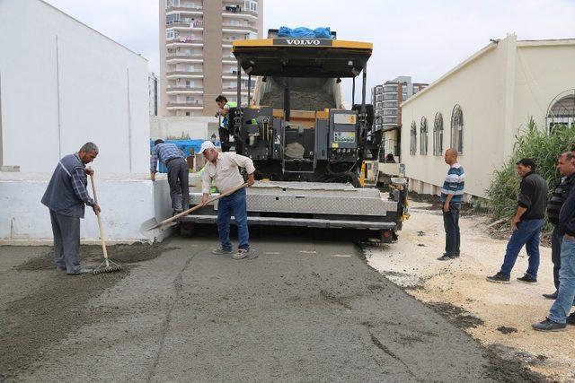 Erdemli’de beton yol çalışmaları devam ediyor
