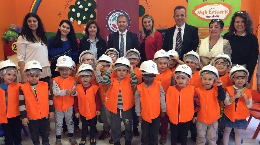 Çocuklar karşılaşabilecekleri kazalara karşı güvenli yaşamı öğreniyor