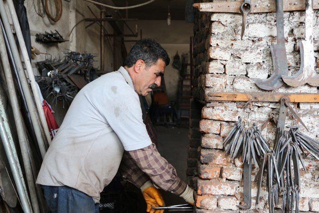 Yılların demircisi, ata mesleğine usta yetişmemesinden şikayetçi