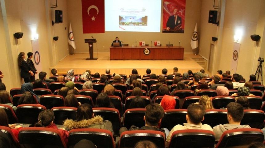 DP&Uuml;&rsquo;de &lsquo;Fransa&rsquo;daki Sarı Yelekliler Hareketinin Etkileri&rsquo; konulu konferans