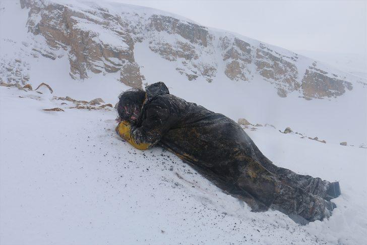 3 bin 200 metre yüksekte S.O.S. sinyali G2