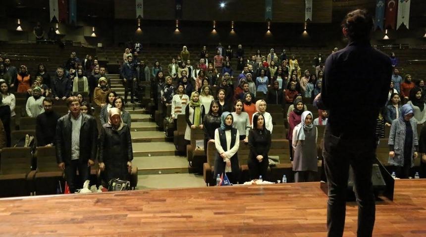 Psikoloji g&uuml;ndemi bu kez kabul ve kararlılık terapisi