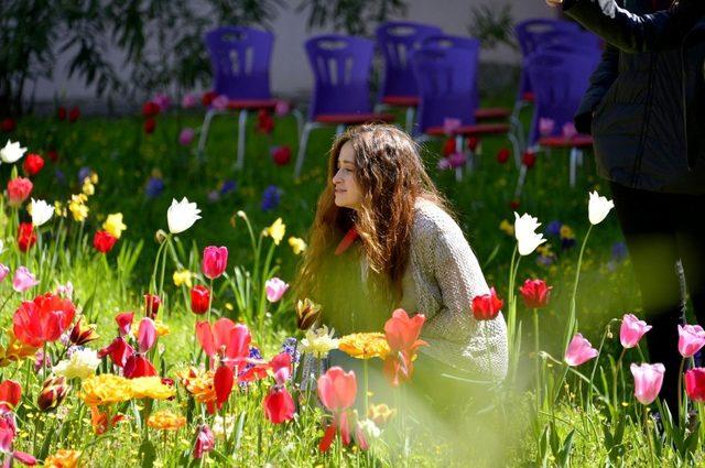 Baharın gelişi Divan Şiiri bahçesinde şiirlerle karşılandı