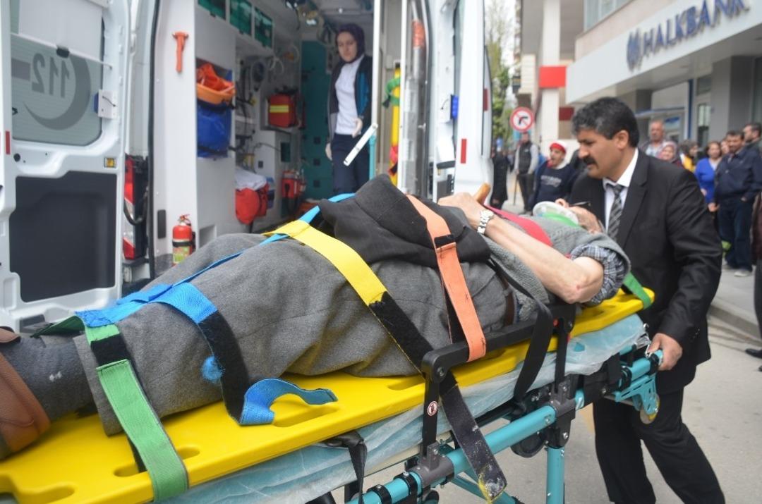 Geri manevra yaparken yaşlı adama &ccedil;arptı