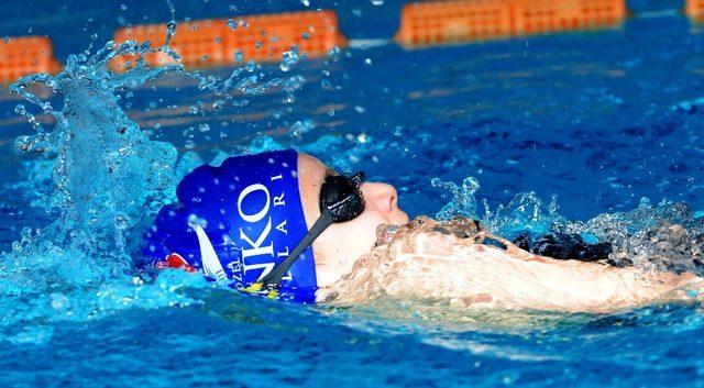SANKO Okulları yüzücülerinin bayrak yarışı başarısı