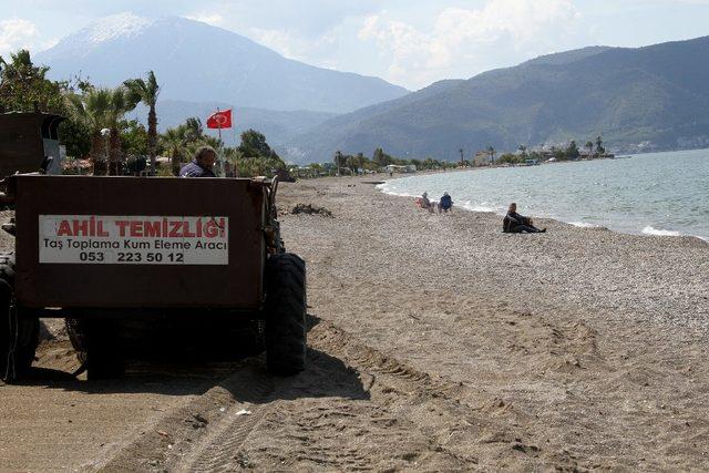 Çalış Plajı caretta carettalar için temizleniyor