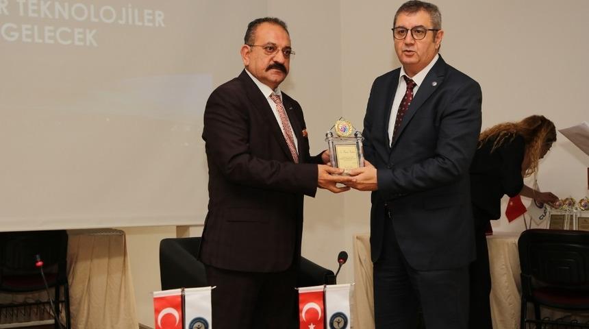 Hasan Arslan&rsquo;a istihdama destek plaketi