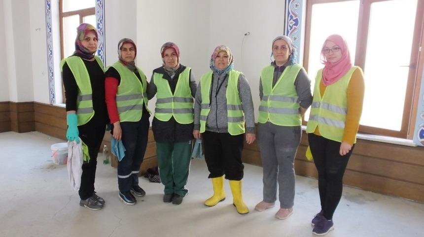 Burhaniye&rsquo;de camilerde ramazan temizliği