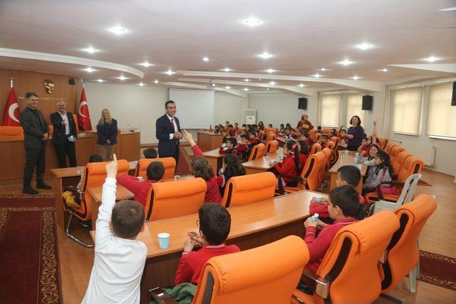 İlkokul öğrencilerinden Karaman Belediyesine ziyaret
