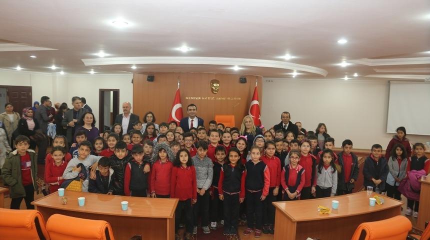 İlkokul &ouml;ğrencilerinden Karaman Belediyesine ziyaret