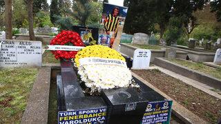 Fenerbahçe'de Serkan Acar mezarı başında anıldı