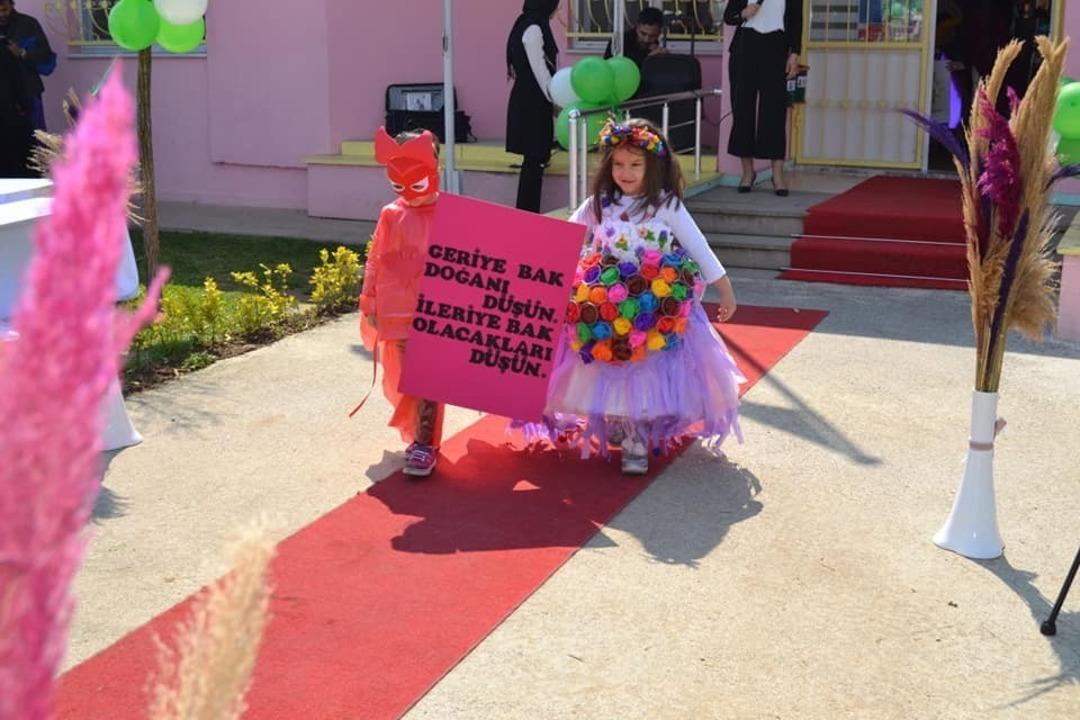 Minik &ouml;ğrenciler atık maddelerle oyuncalarını yaptı