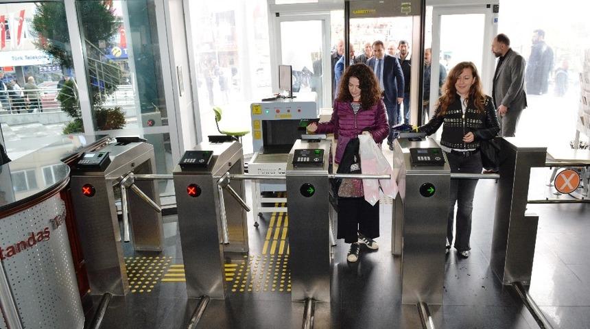 İzmit Belediyesi&rsquo;nde engeller kalkıyor