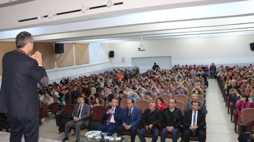 Tosya&rsquo;da &lsquo;Yazar S&ouml;yleyişleri&rsquo; programı yapıldı