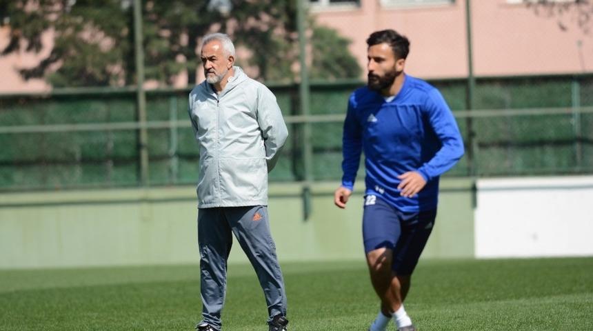 Manisa BBSK&rsquo;lı futbolcular ayak tenisi oynadı