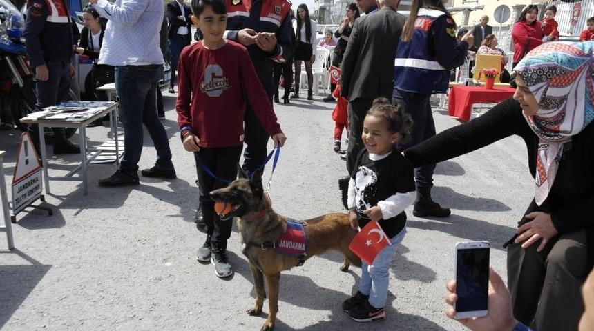 Jandarmadan çocuklara sürpriz