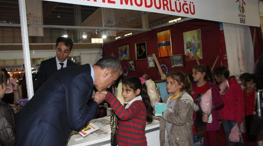 Aile, &ccedil;alışma ve Sosyal Hizmetler M&uuml;d&uuml;rl&uuml;ğ&uuml; fuarda stant a&ccedil;tı