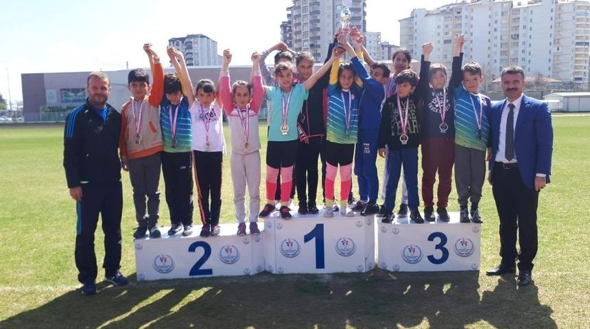 Okullar Arası &Ccedil;ocuklar Atletizm Yarışmaları Tamamlandı