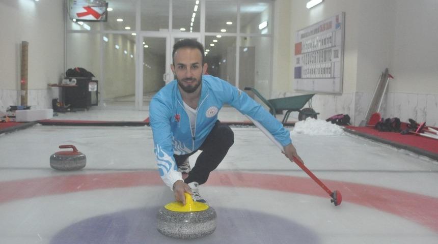 Milli sporcular k&ouml;rling salonunda &ccedil;alışmalar yaptı