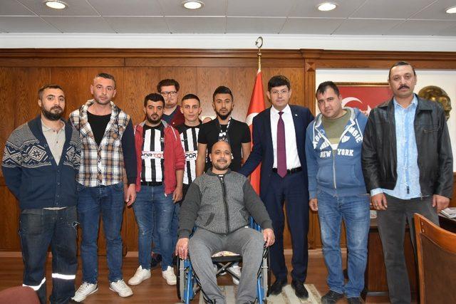 Alem Gençlik’ten Başkan Özcan’a anlamlı hediye