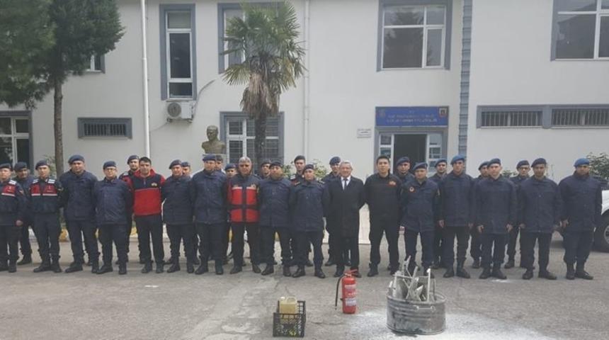 İl&ccedil;e Jandarma Komutanlığı&rsquo;nda yangın s&ouml;nd&uuml;rme tatbikatı