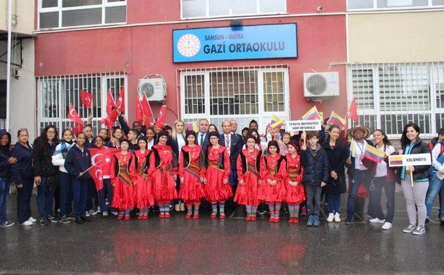 Kolombiyalı öğrencilere Bafra’da sevgi seli