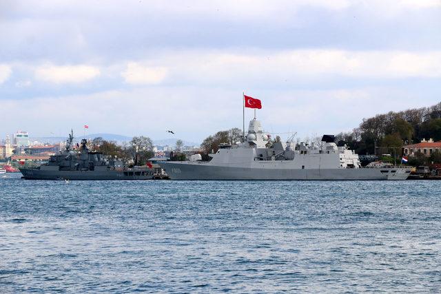 Hollanda Kraliyet Donanması gemisi İstanbul'a demirledi