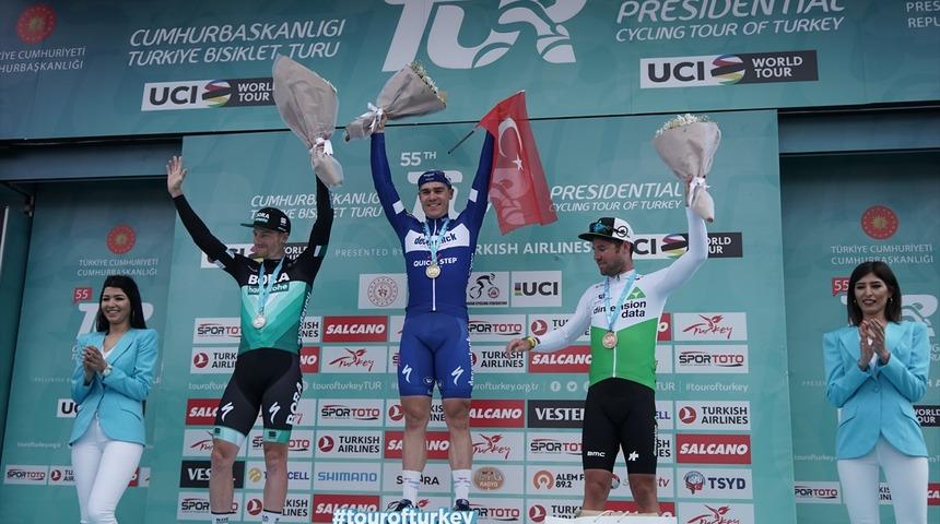 Cumhurbaşkanlığı Türkiye Bisiklet Turu'nun üçüncü etabını Fabio Jakobsen kazandı