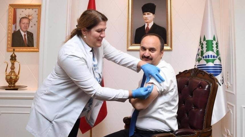 Edirne Valisi Canalp aşı oldu