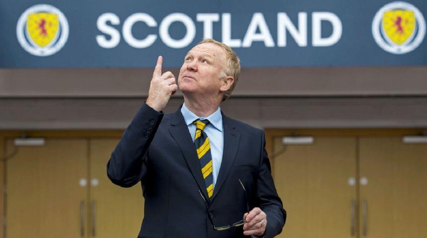 İskoçya Milli Takımı Alex McLeish ile yollarını ayırdı