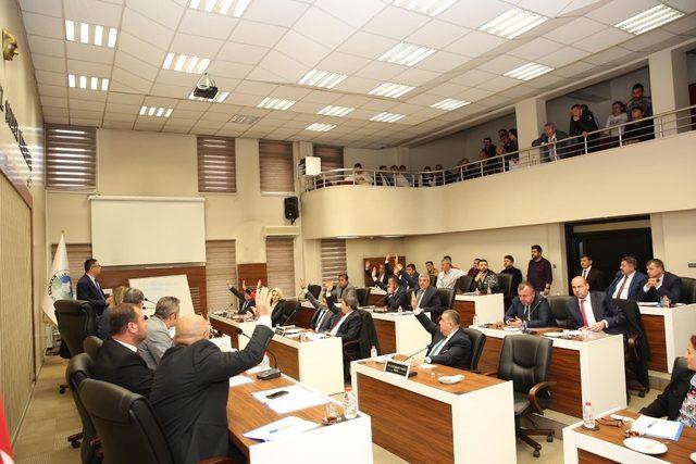 Yeni dönemin ilk meclisi toplandı