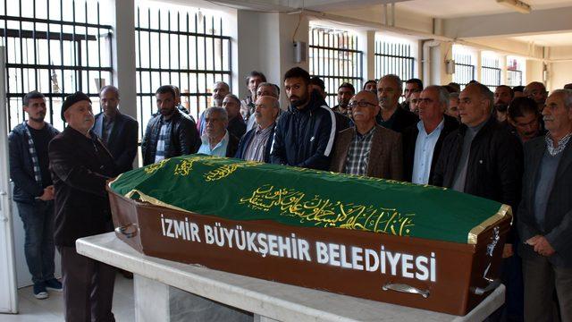 Baba ile oğlu 9 yıl arayla kahveye giren aracın altında kalarak öldü (4)