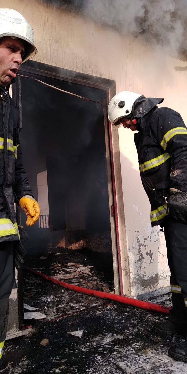 Eşiyle telefonda tartışan kişi, evi yaktı; 'İtfaiye ekiplerine neden geldiniz' dedi