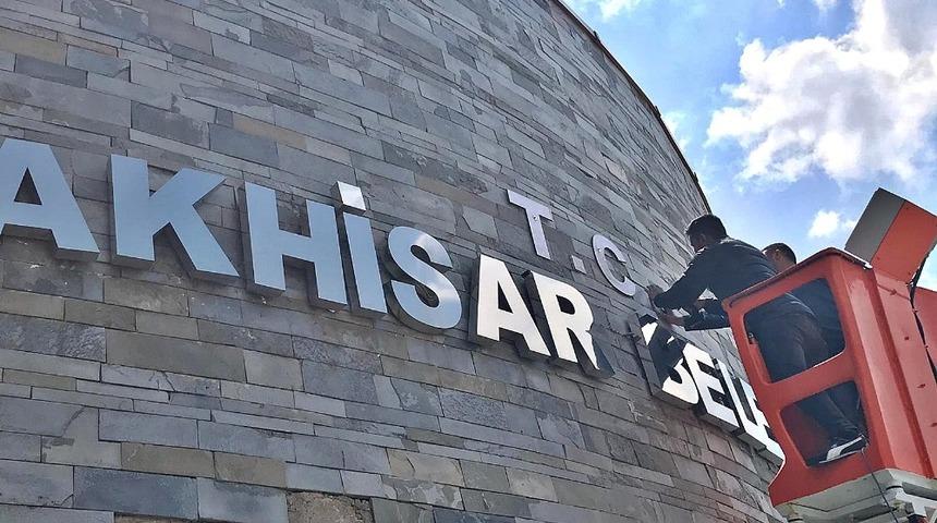 Başkan Dutlulu, Akhisar Belediyesi&rsquo;ne T.C. ibaresi ekletti