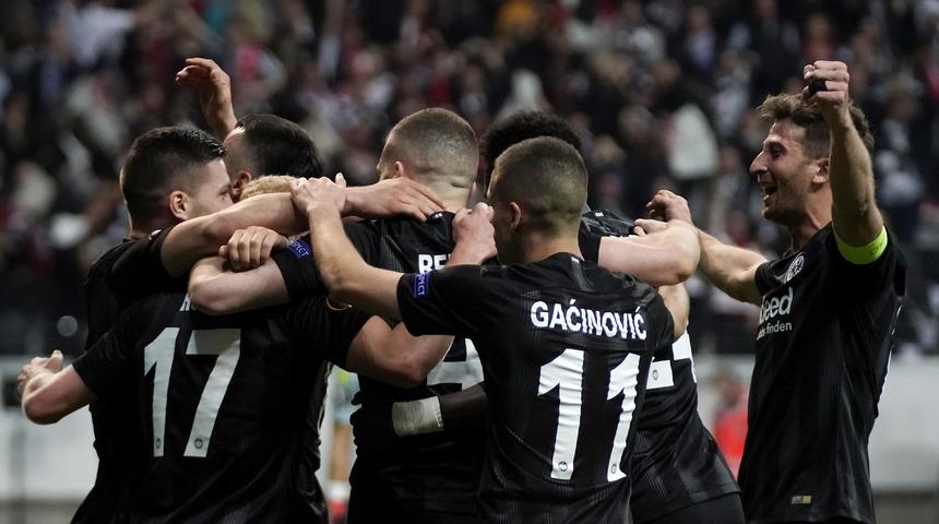 Frankfurt Benfica’yı dağıttı, tarih yazdı!