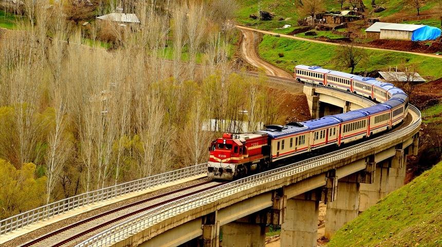 Vang&ouml;l&uuml; ekspresi ile eşsiz manzara eşliğinde yolculuk 