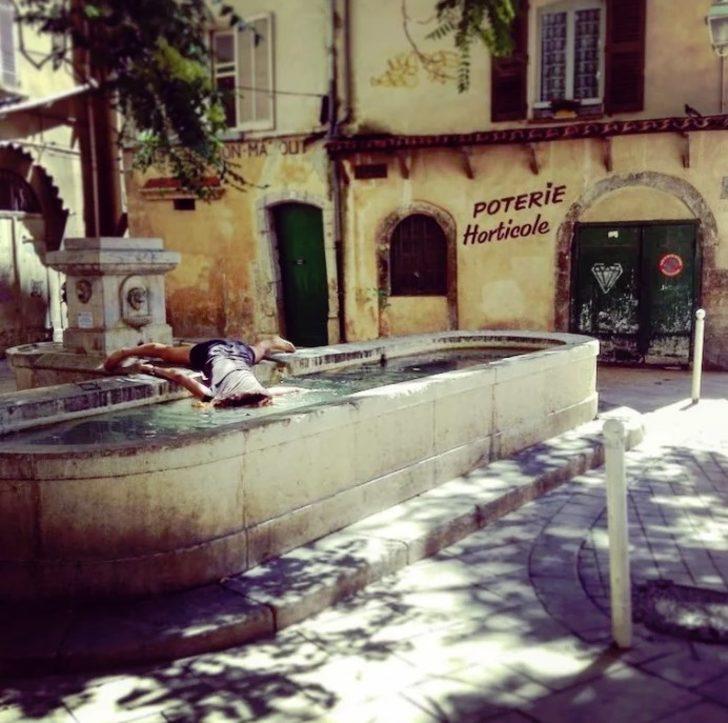 Selfie yerine ölüm taklidi! Yok böyle seyahat fotoğrafı G2