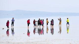Bir doğa harikası! Tuz Gölü'ne yoğun ilgi 