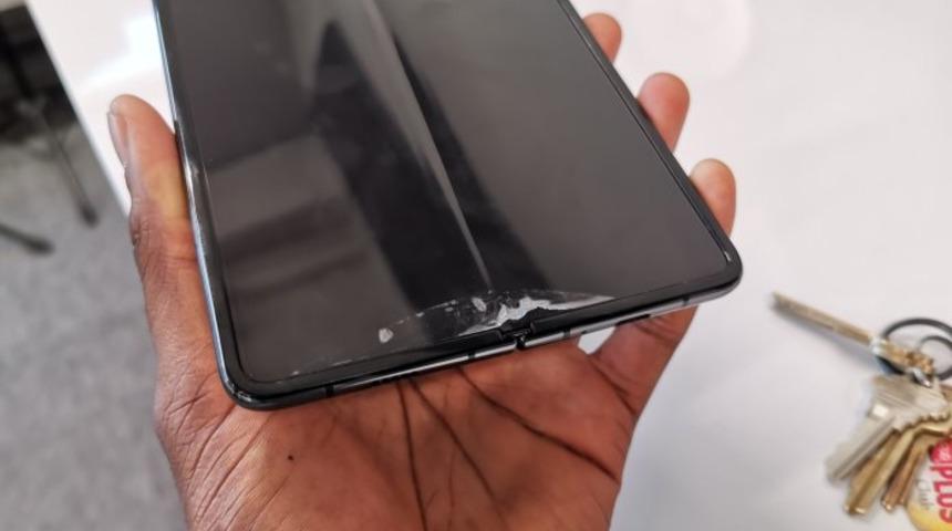 Samsung Galaxy Fold’un ekran kırılma sorunu yaşadığı ortaya çıktı 