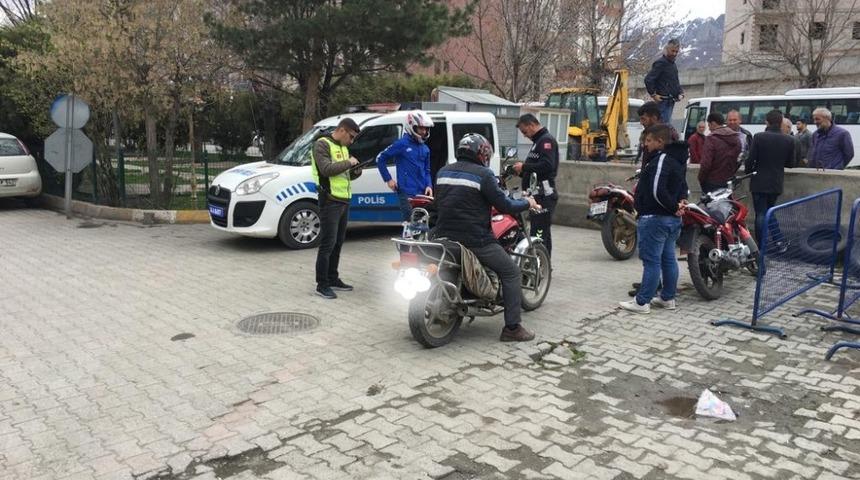 Kars’ta motosiklet kask kullanımı denetimi