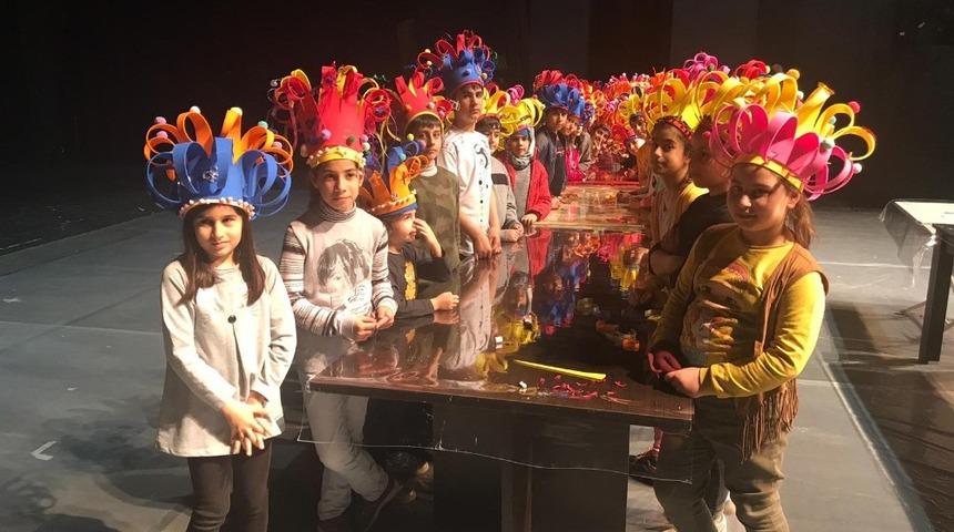 Diyarbakır&rsquo;da sihirli şapkalar ve &ccedil;amurdan maske etkinliği