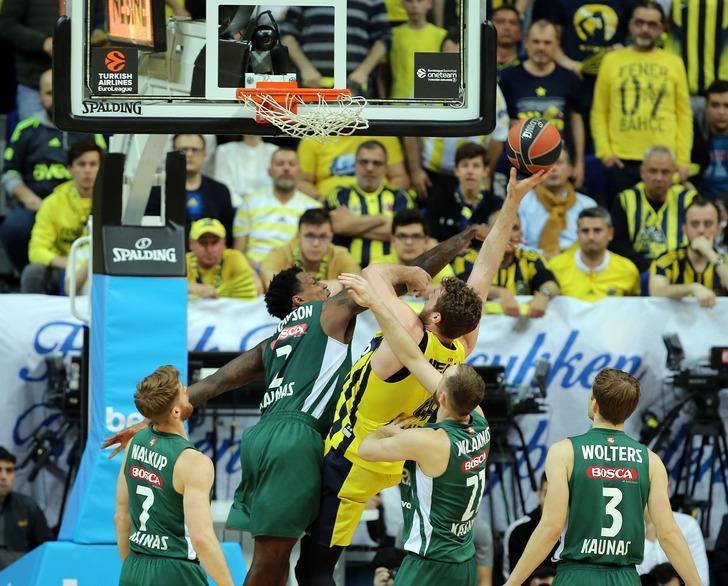 Fenerbahçe - Zalgiris Kaunas maçında herkesi çıldırtan kararlar G1