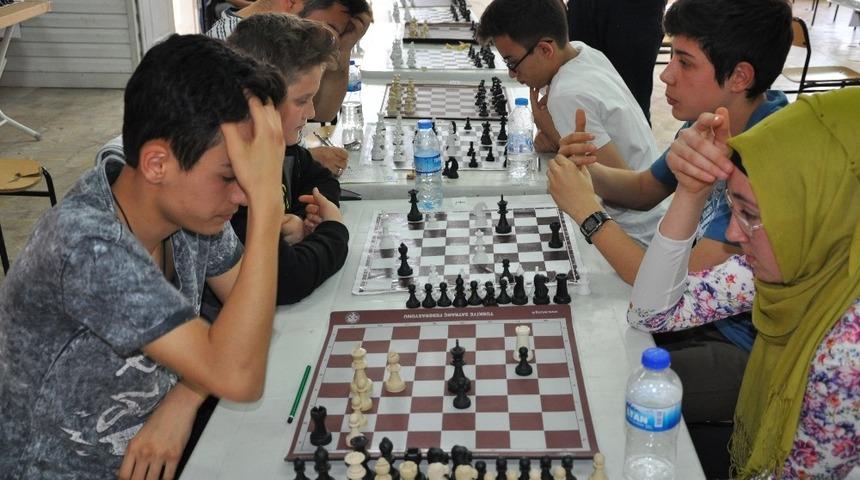 Simav&rsquo;da Satran&ccedil; Turnuvası