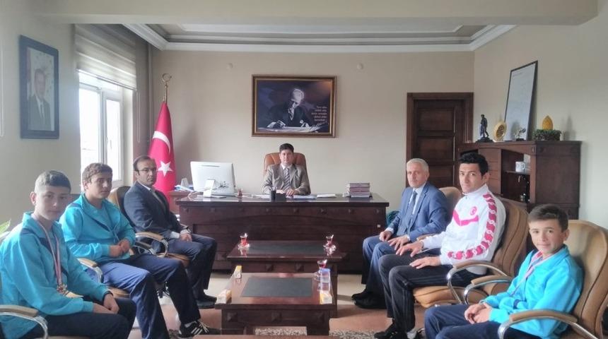 Kaymakam B&uuml;y&uuml;kk&ouml;se şampiyonları ağırladı