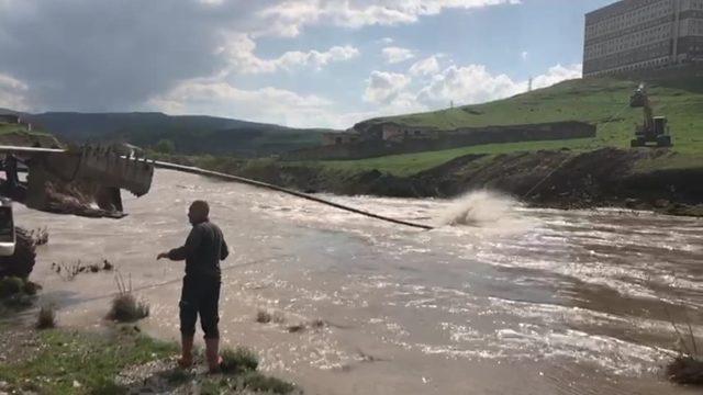 Siirt’te Kezer Çayı taştı, köy ve mezralar susuz kaldı