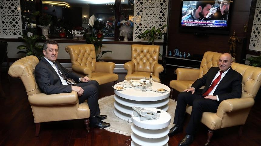 Bakan Selçuk’tan, Başkan Altınok’a tebrik ziyareti