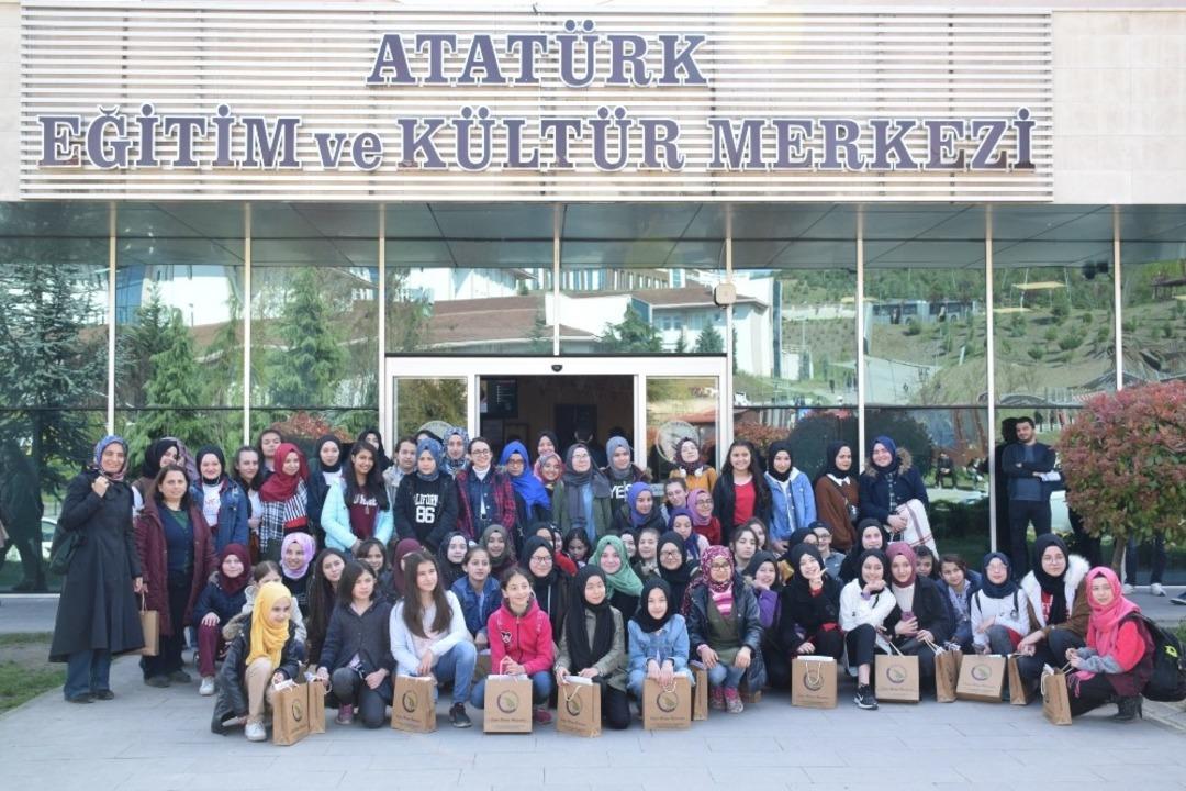 Lise son sınıf &ouml;ğrencileri &Uuml;niversiteyi gezdi